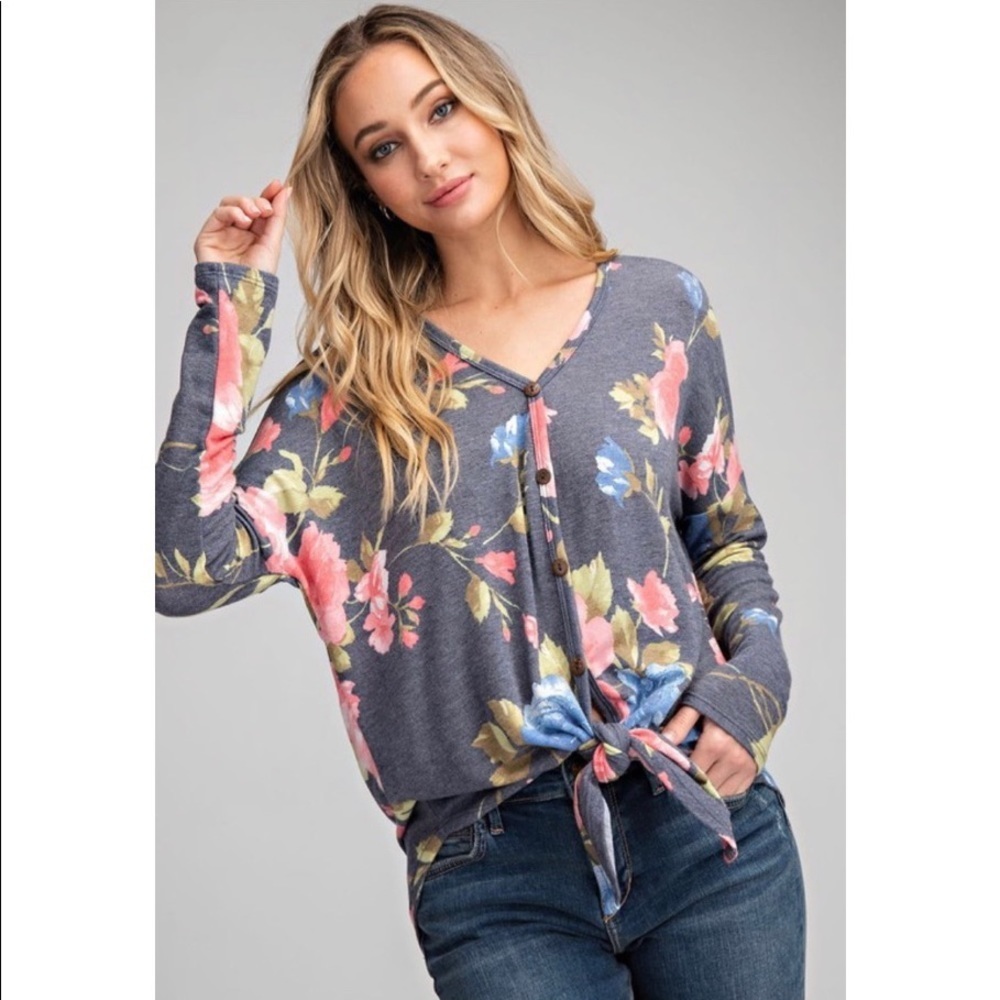 🛍NEW! Floral Print Top!
